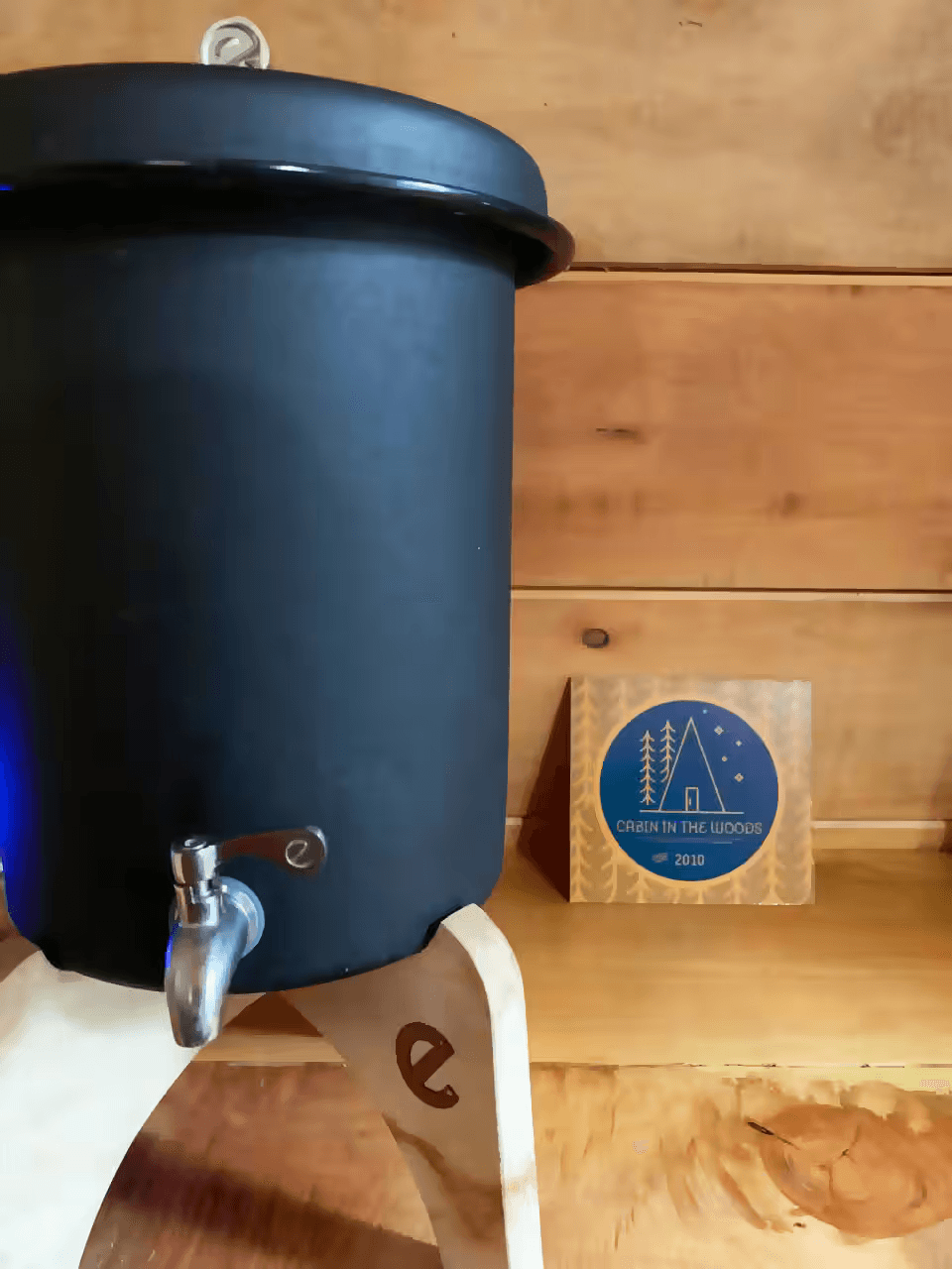 Cabin in the woods, Fireplace and Private Deck detail 4